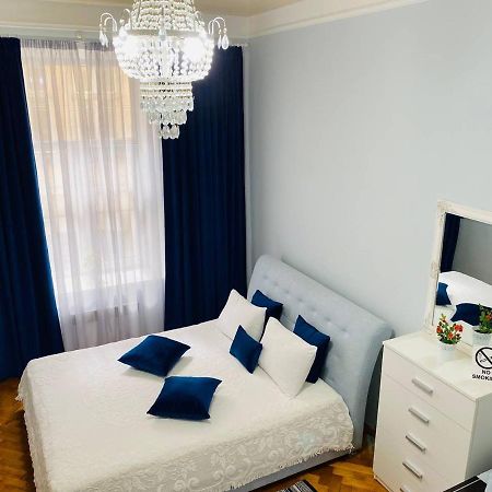 Centr Opera House 2 Rooms Lviv Dış mekan fotoğraf